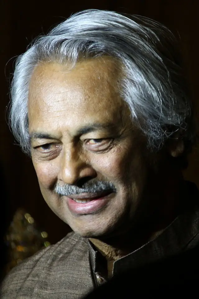 Photo Girish Kasaravalli