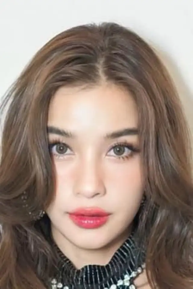 Photo Wannarot Sonthichai