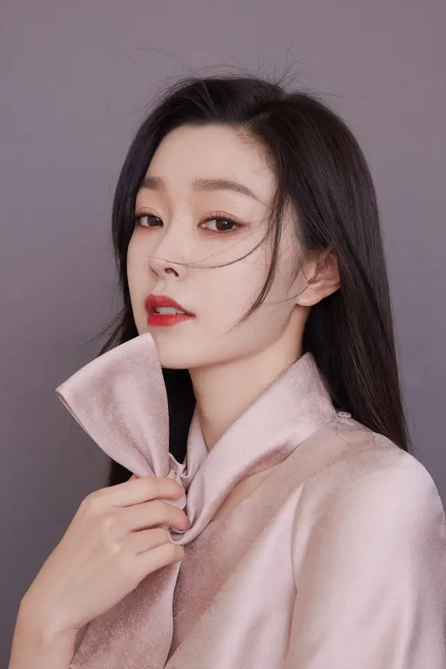 Photo Song Yi