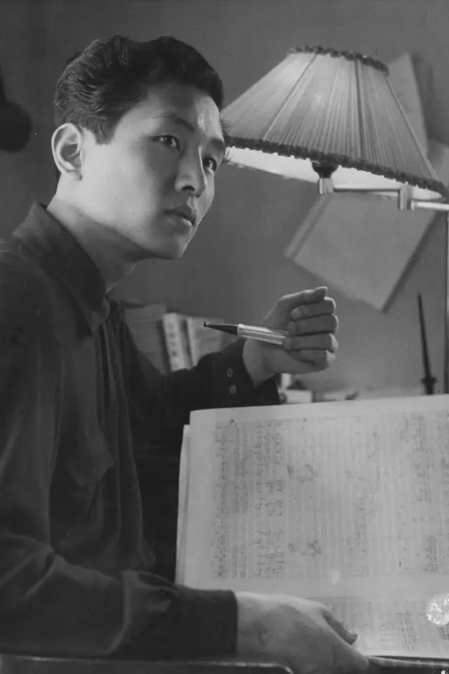 Photo Toshirō Mayuzumi
