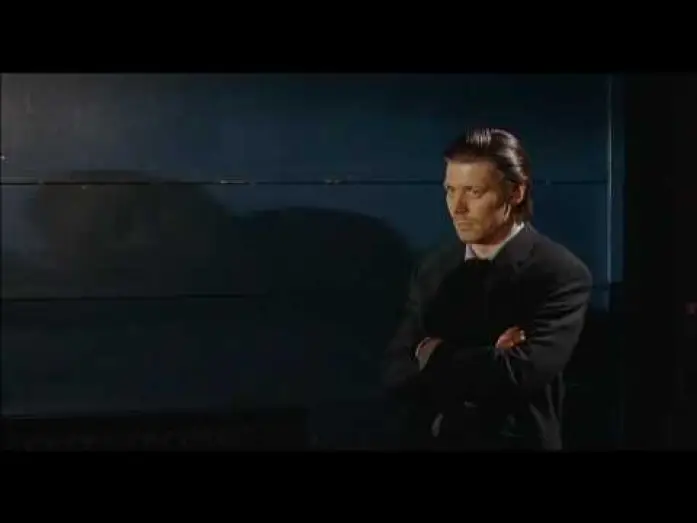 Video for the film Lights in the Dusk — Trailer luces al atardecer