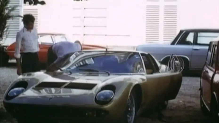 Video for the film Hello-Goodbye — Miura P400 S in: 'Hello-Goodbye' (1970)