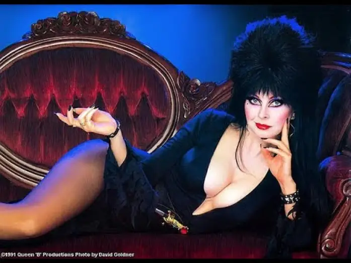 Video for the film Elvira, Mistress of the Dark — LA BANDE ANNONCE D'ELVIRA MAITRESSE DES TENEBRES