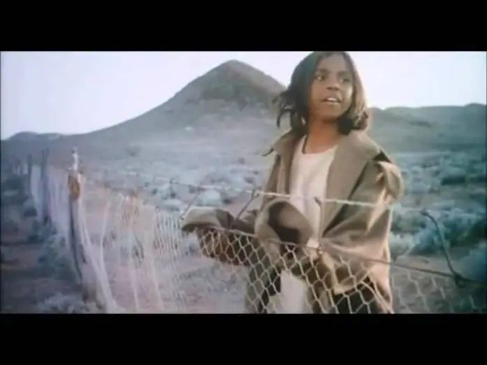 Video for the film Rabbit-Proof Fence — Le chemin de la liberté (2003) bande annonce