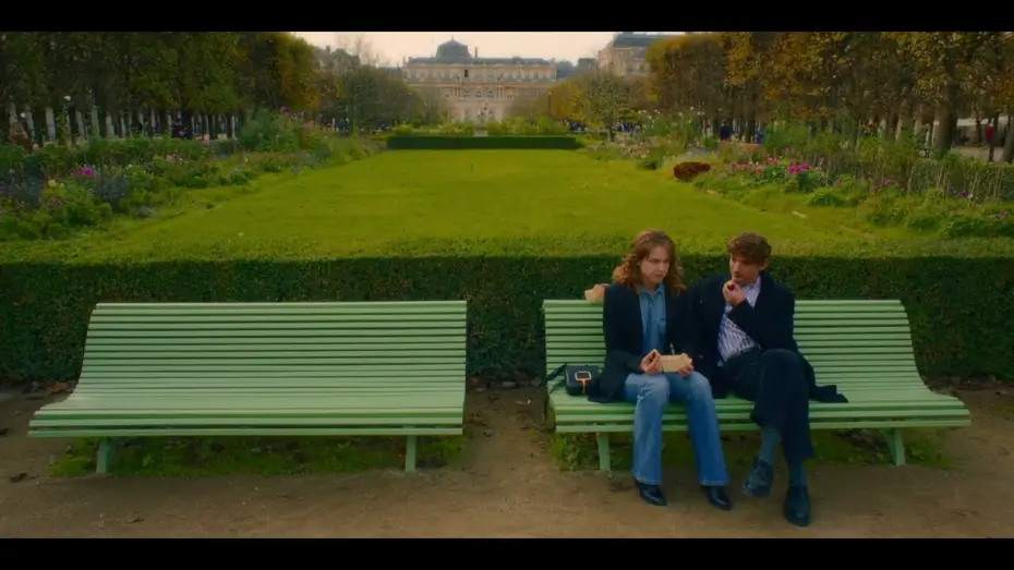 Video for the film Coup de chance — COUP DE CHANCE - Extrait : Soupçons