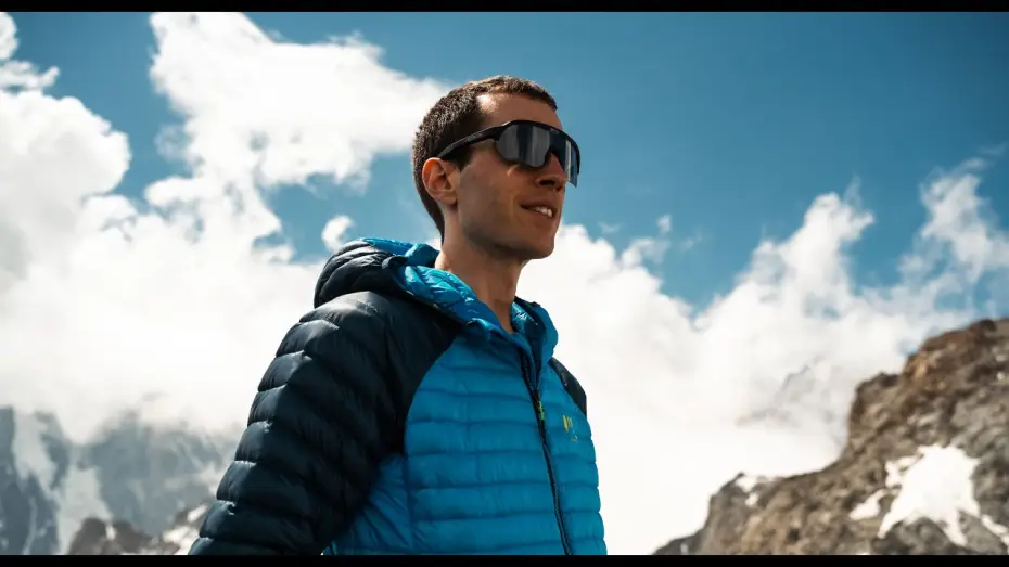 Video for the film The Thin Air Between — THE THIN AIR BETWEEN (TRAILER)