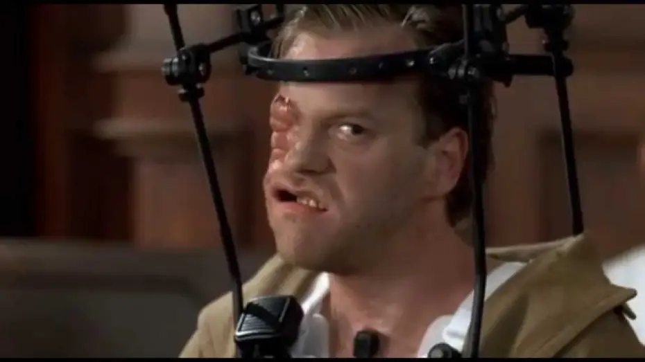 Video for the film Freeway — Freeway (1996) Am Gericht: "Die kleinen Kugeln und der Kackbeutel" [Scene]  German
