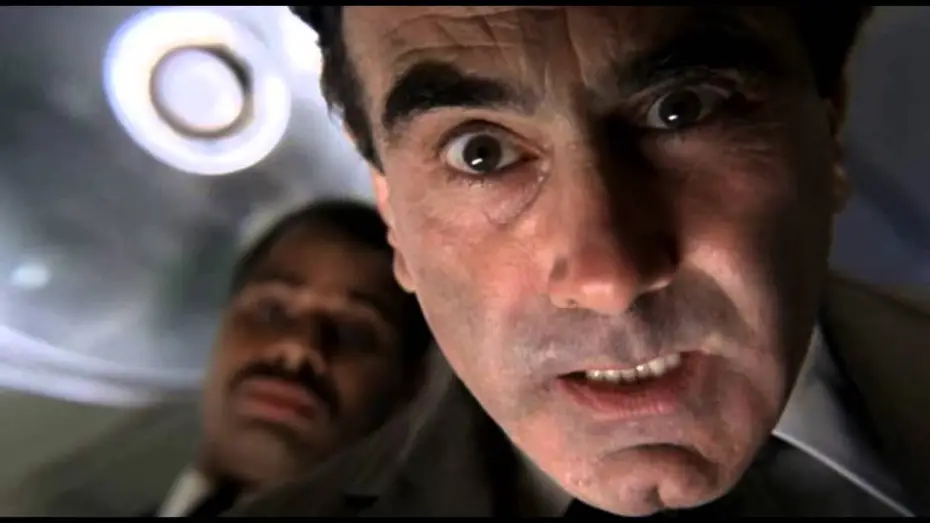 Video for the film Freeway — Freeway (1996) "Hat diese Person auf Sie geschossen?" [Scene] German
