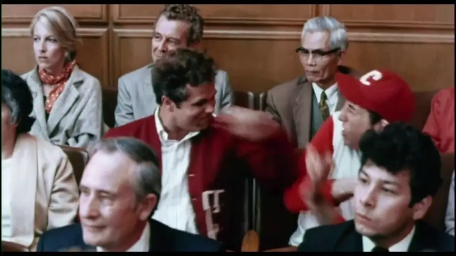 Video for the film The Kentucky Fried Movie — HAMBURGER FILM SANDWICH (1977) Bande annonce française (VF)