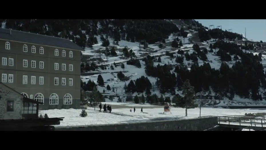 Video for the film The Invisible Guest — Tráiler oficial