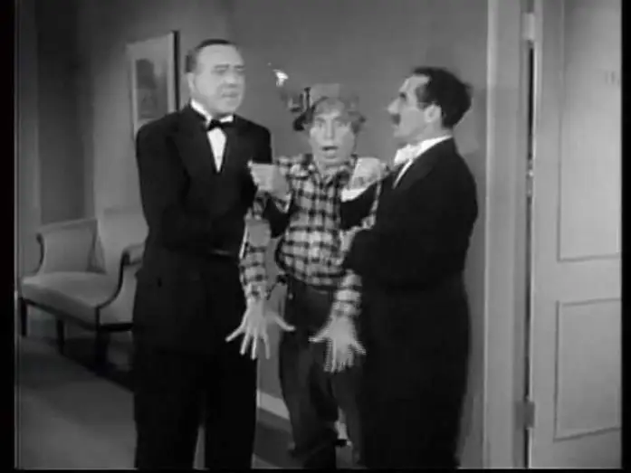 Video for the film Room Service — El hotel de los líos (1938) de William A. Seiter (El Despotricador Cinéfilo)