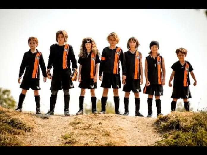 Video for the film The Wild Soccer Bunch — La Panda del patio  "Las Fieras Futbol Club" (Trailer español)