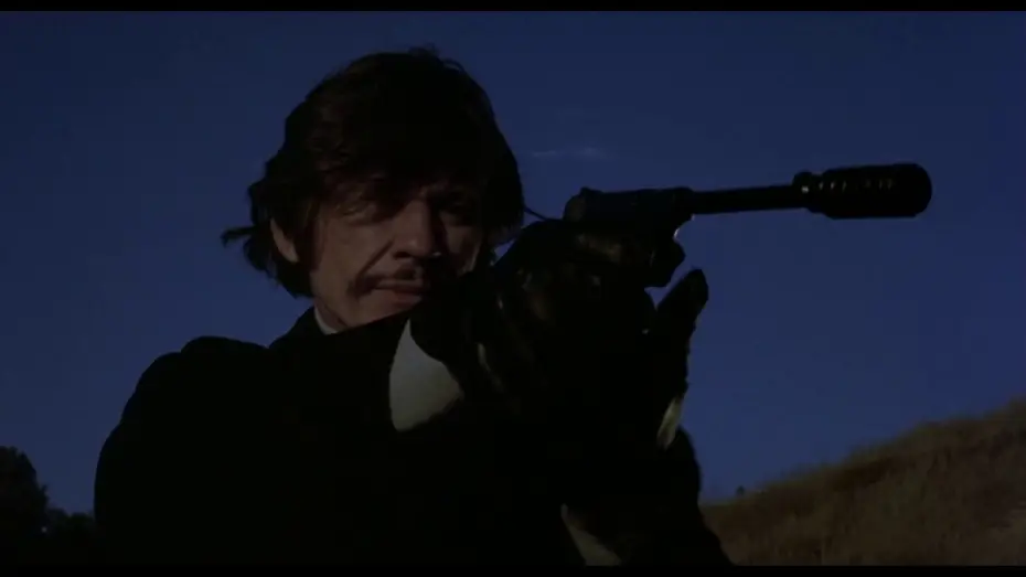 Video for the film The Mechanic — LE FLINGUEUR - Extrait "Finissons-en Arthur" VOST