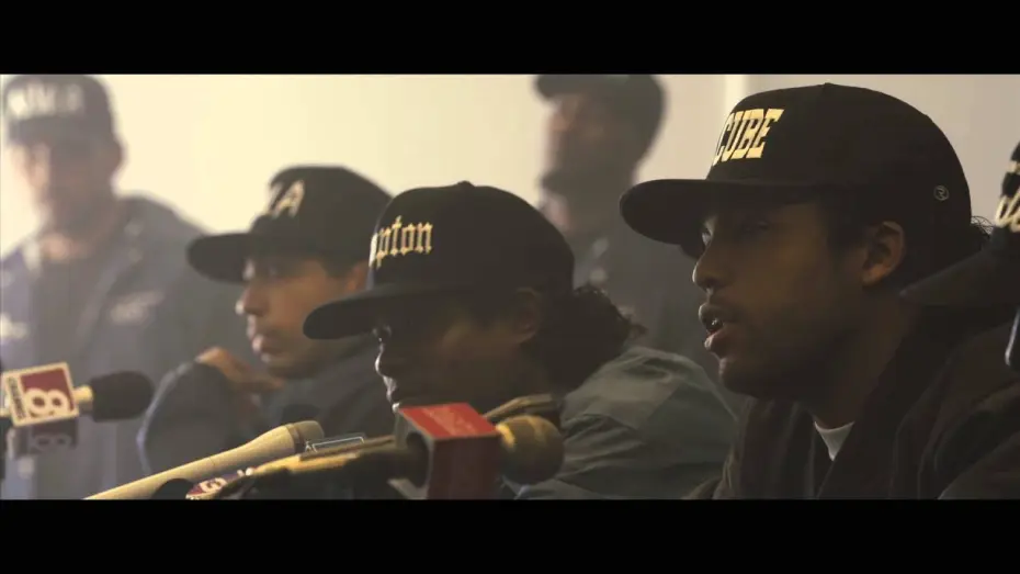 Video for the film Straight Outta Compton — N. W. A. - Straight Outta Compton / Extrait "La conférence de presse de N.W.A"VF