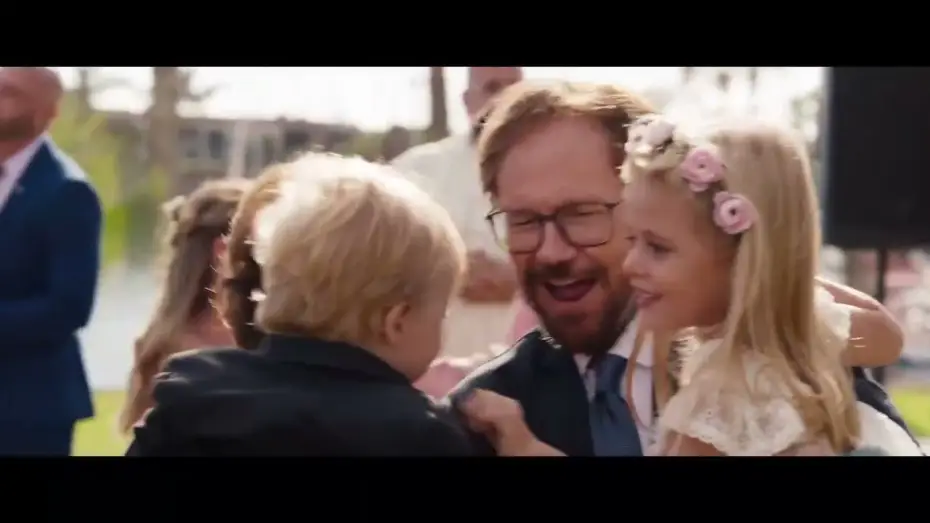 Video for the film Father There is Only One 4 — Videoclip - Efecto Pasillo