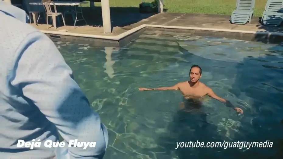 Video for the film Let It Flow — Clip DEJÁ QUE FLUYA - "¿Nunca te has metido a nadar desnudo?"