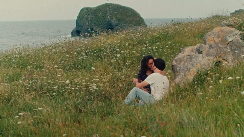 Video for the film Notes on a Summer — Notas sobre un verano - Tráiler