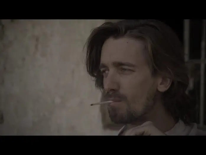 Video for the film Runaway Heart — Vairoletto fumando (Corazón Fugitivo)