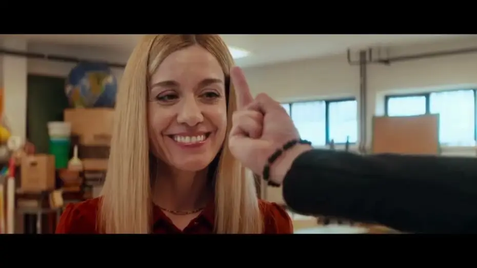 Video for the film Checkmates — Prepárate, Candela ha llegado