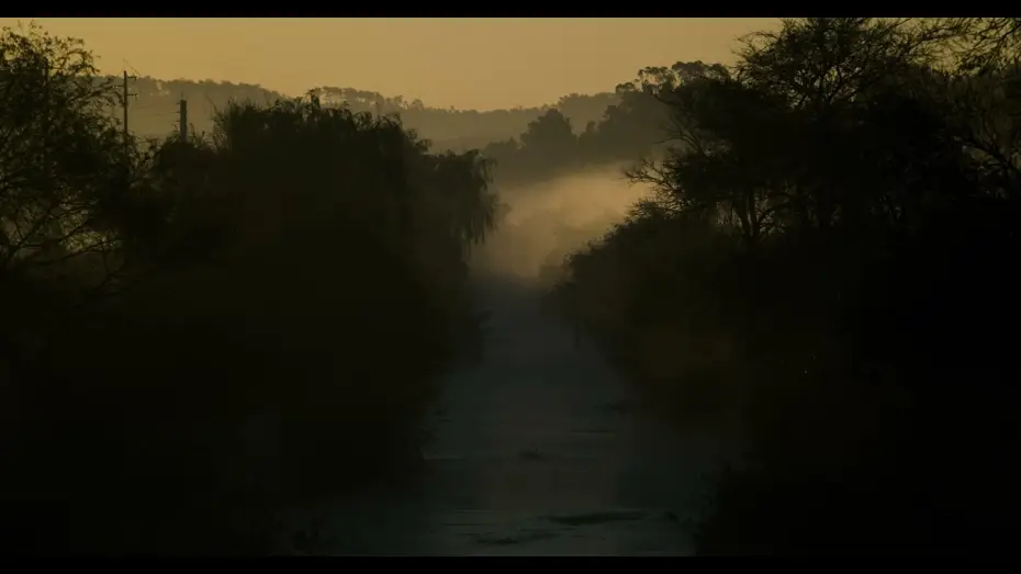 Video for the film Beyond the Water's Edge — Trailer - Para lá da Margem