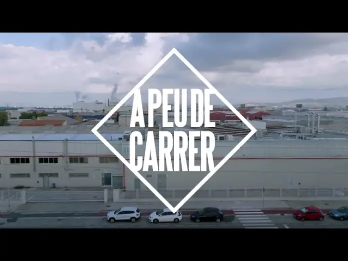 Video for the film A peu de carrer — A PEU DE CARRER. Tràiler. (Documental)