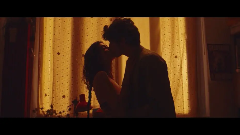 Video for the film L'amore, in teoria — L'Amore, in Teoria - Trailer ufficiale