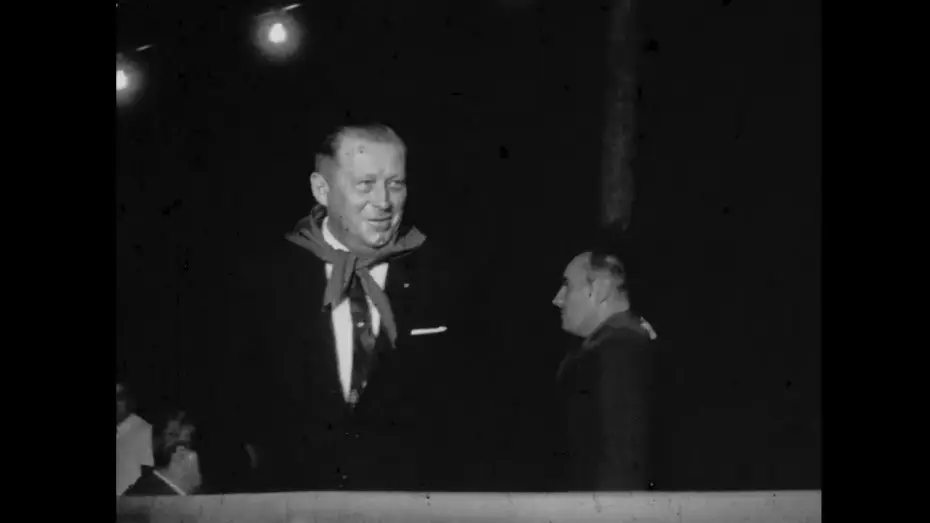 Video for the film Under the Flags, the Sun — DERRIÈRE LES DRAPEAUX LE SOLEIL - BANDE ANNONCE