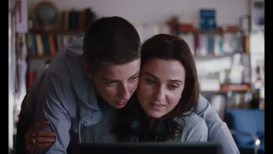 Video for the film Julian — JULIAN : un amour lesbien tournant au tragique (bande-annonce)