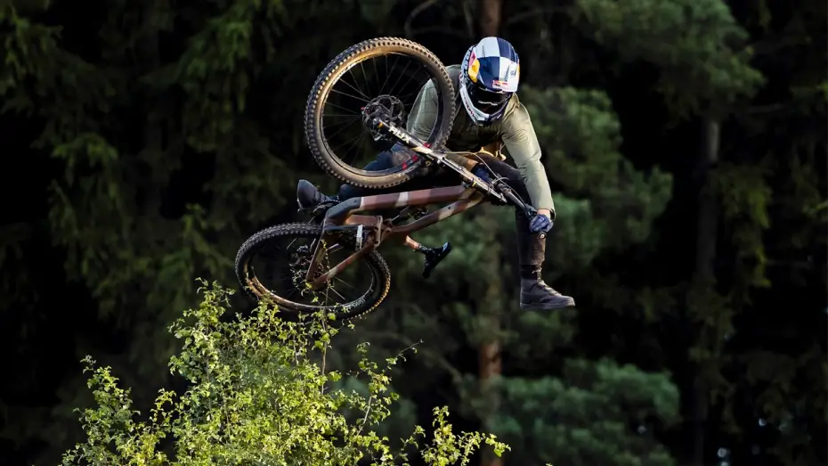 Video for the film Paradigm — PARADIGM | Thomas Genon ft. Kade Edwards, Emil Johansson & Szymon Godziek