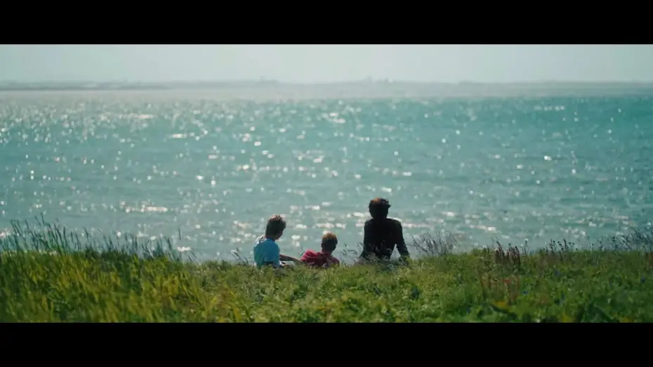 Video for the film Undir Ísnum — Undir Ísnum - Trailer 2