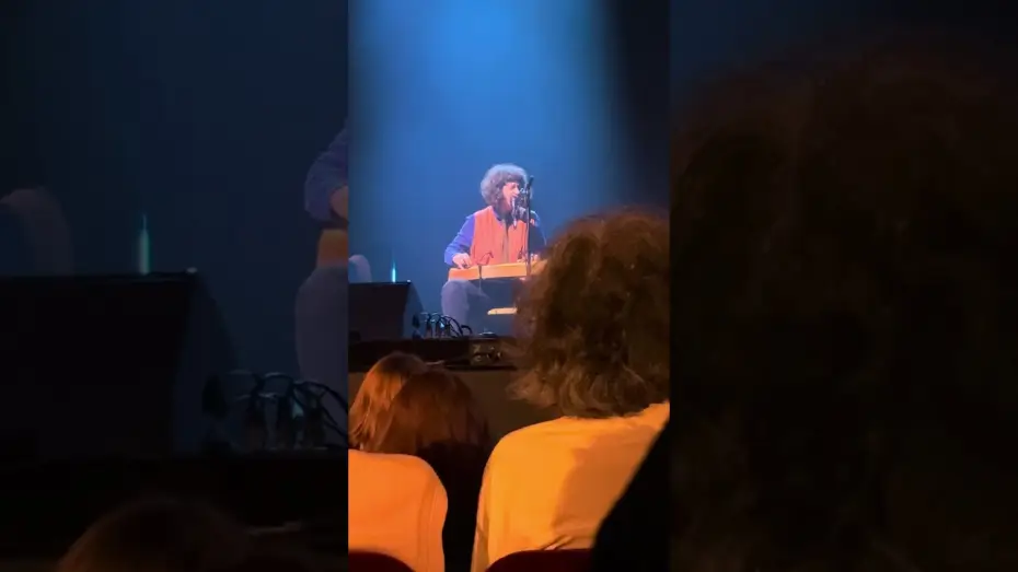 Video for the film The songs of Joni Mitchell au Casino de Paris — Kate Stables "A Case of You" - 17/11/25 - Casino de Paris