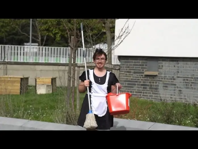 Video for the film La loi Loom : au coeur du métier de tueur à gage — La loi Loom : au coeur du métier de tueuse à gage