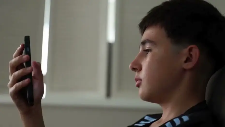 Video for the film SCREEN OUT — Screen out preview.