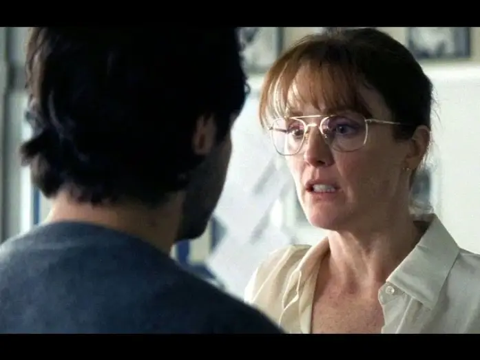 Video for the film The English Teacher — The English Teacher - Official Trailer (HD) Julianne Moore