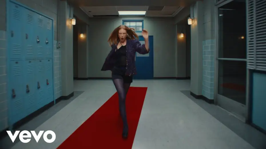 Video for the film ticket number 3 — Audrey Hobert - Sue me (Official Video)