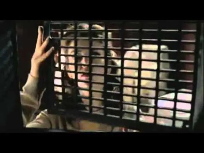Video for the film Beneath — Beneath (2007) Trailer Ingles