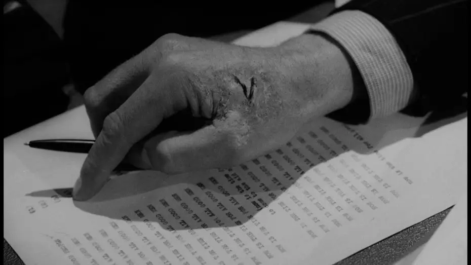 Video for the film Quatermass II — Feinde aus dem Nichts - englischer Trailer