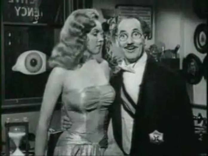 Video for the film Love Happy — Marilyn Monroe en ''Amor en conserva'' (Love Happy) 1950. Español.