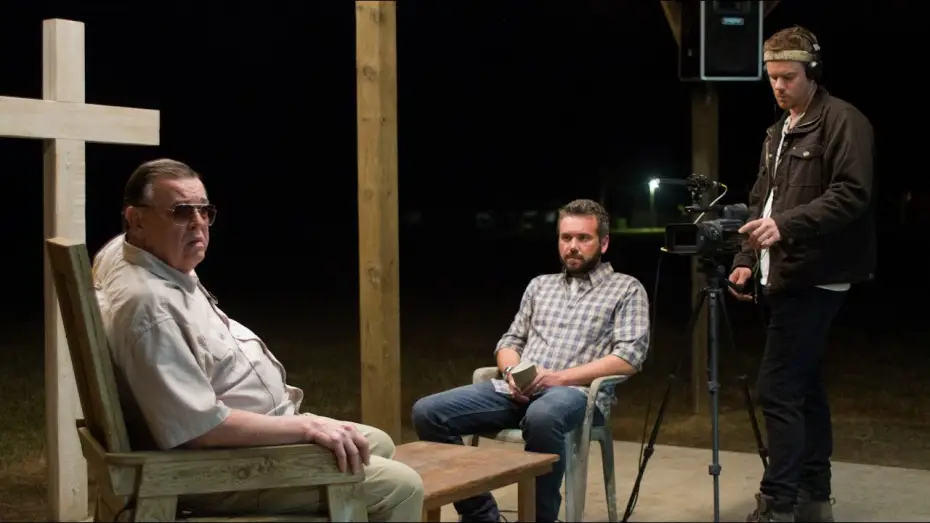 Video for the film The Sacrament — Clip - Interview