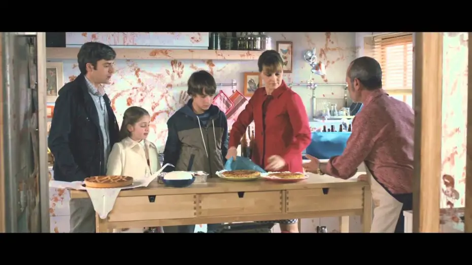 Video for the film A Boss in the Living Room — Un Boss in Salotto - Pastiera - Clip dal film | HD