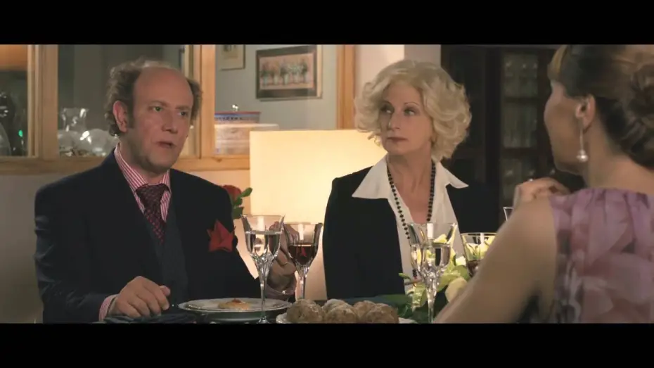 Video for the film A Boss in the Living Room — Un Boss in Salotto - Cena - Clip dal film | HD