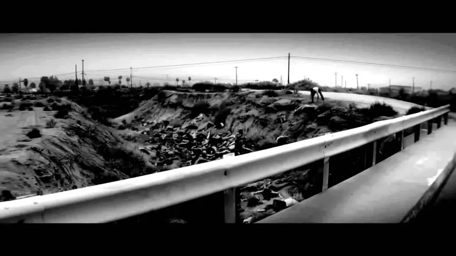 Video for the film A Girl Walks Home Alone at Night — #35Foro - Una chica regresa sola a casa de noche