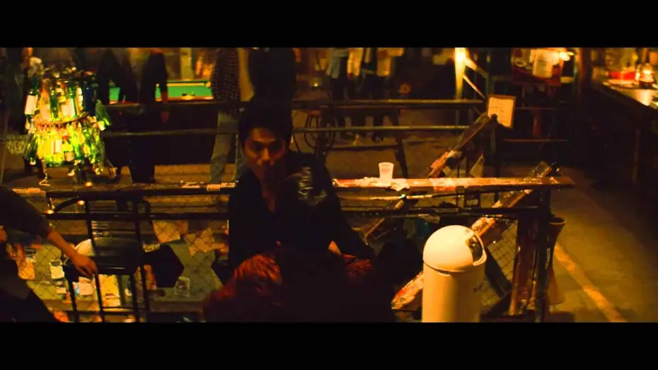 Video for the film Crows Explode — CROWS EXPLODE - extrait "Bataille de bar" VF