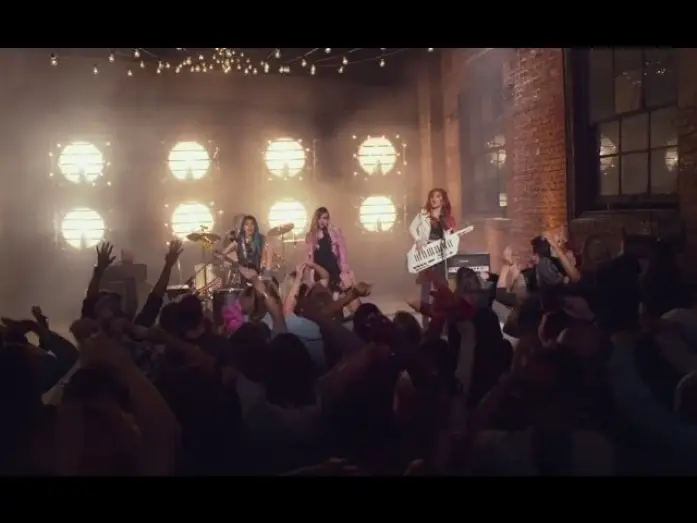 Video for the film Jem and the Holograms — Jem et les Hologrammes / Bande-annonce officielle VOST [Au cinéma le 13 Avril 2016 ]