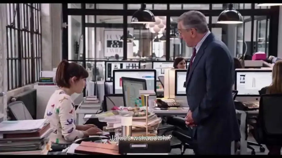 Video for the film The Intern — PRAKTYKANT- Zwiastun # 1 PL