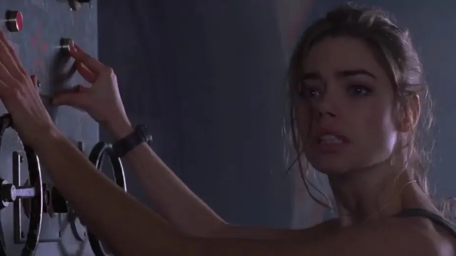 Video for the film The World Is Not Enough — Silo Fight