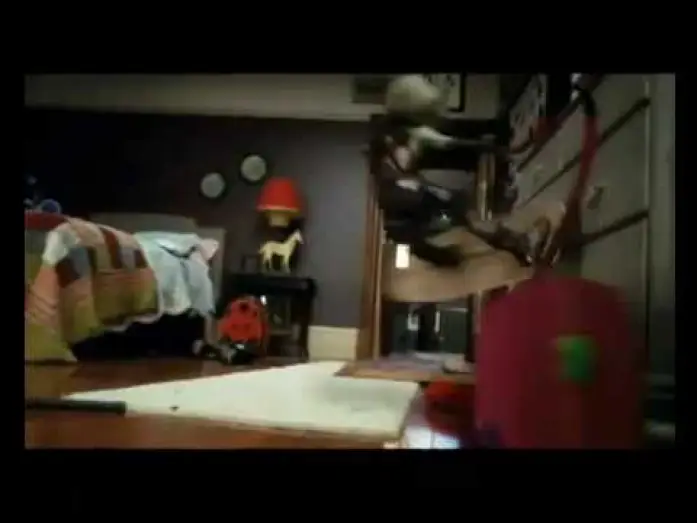 Video for the film Aliens in the Attic — Pequeños invasores (2009) - Trailer Oficial Español [HQ]