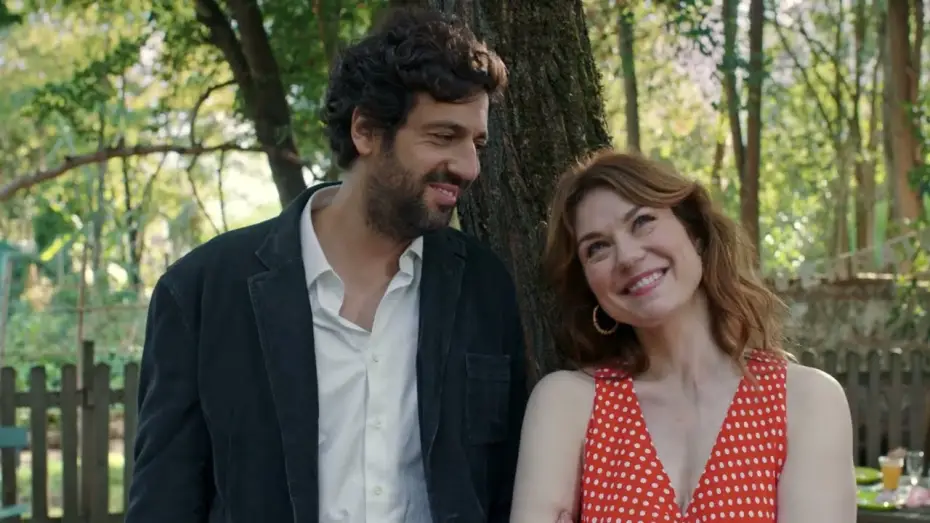 Video for the film Double foyer — Double foyer de Claire Vassé - Bande annonce