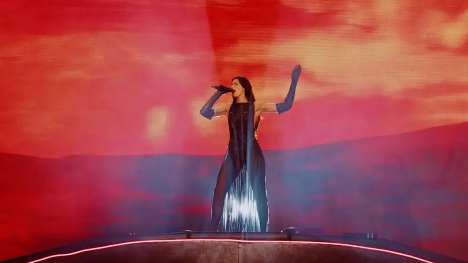 Video for the film Dua Lipa: Live from Mexico — Dua Lipa - Falling Forever (En concert au Mexique)