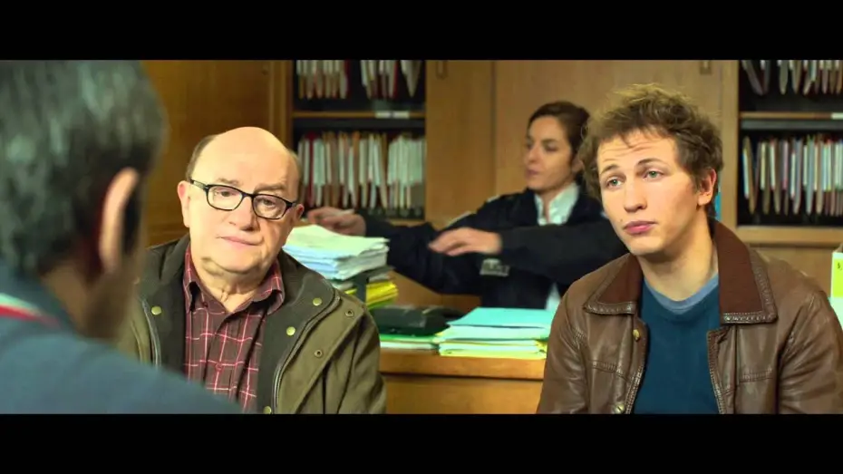 Video for the film Les Souvenirs — Les Souvenirs - Commissariat (extrait)